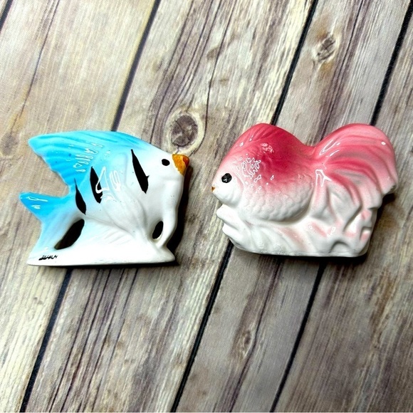 Vintage Pink Blue Kissing Fish Japan Ceramic Figurines Fishes 70's 60's Girl Boy - Picture 1 of 12